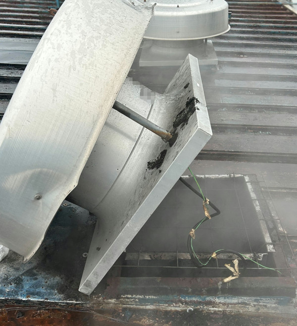 屋根上換気扇取替