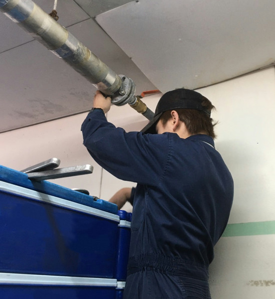 バルブ取替作業中