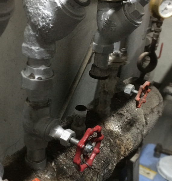 バルブ取替作業中