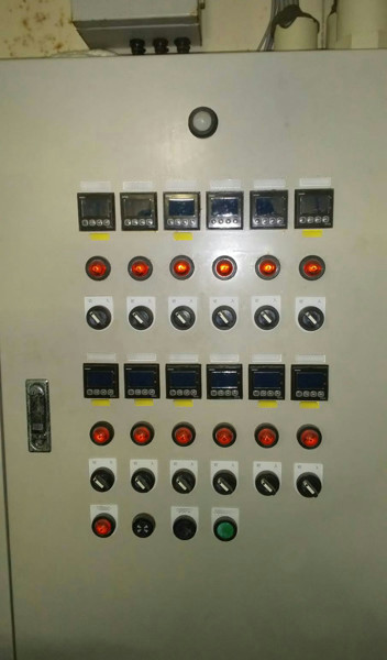 制御盤外観