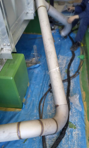 配管溶接作業中