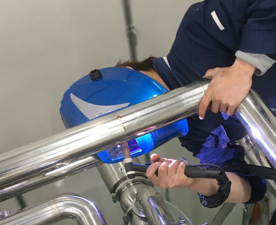 配管溶接作業中