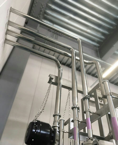 サニタリー配管施工中