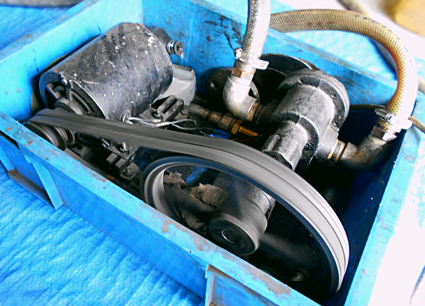 熱媒抜き取りポンプ