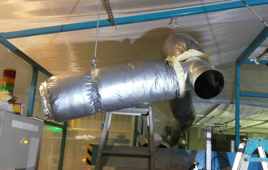 ナイロンダクト作業中