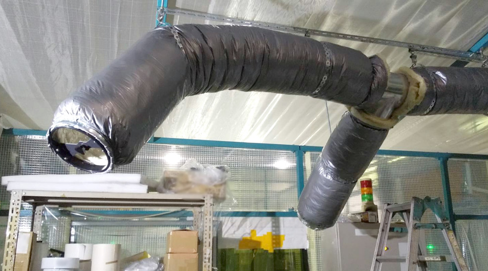 ナイロンダクト作業中