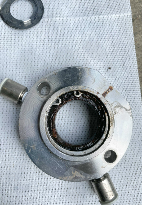 ロータリーポンプ 部品交換中