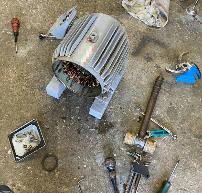 サニタリーポンプ 分解中