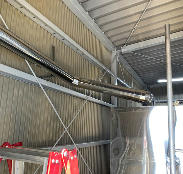 本設配管保温中