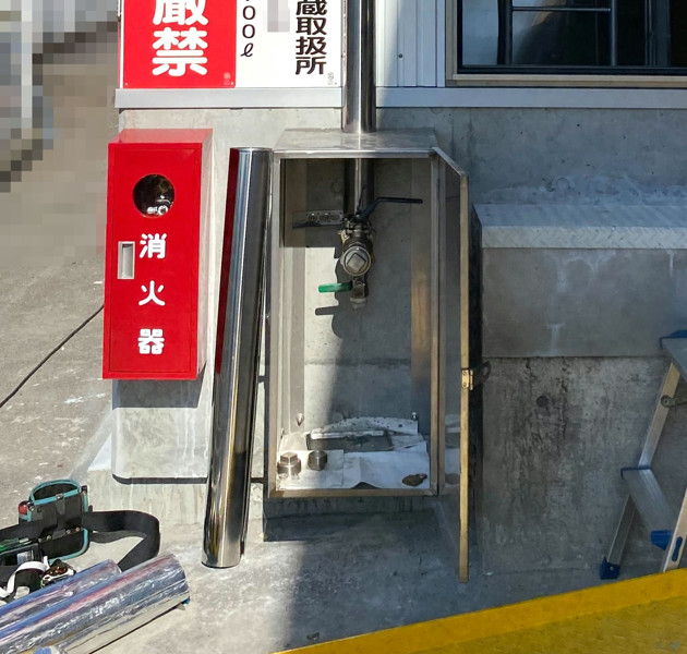 本設配管保温中