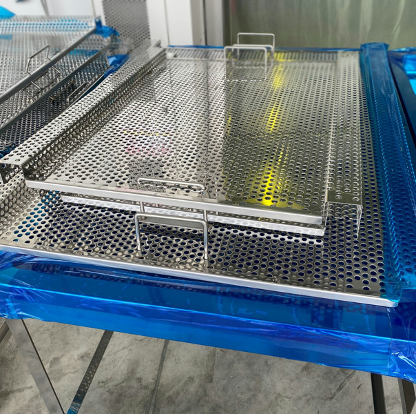 パンチングメタル部品