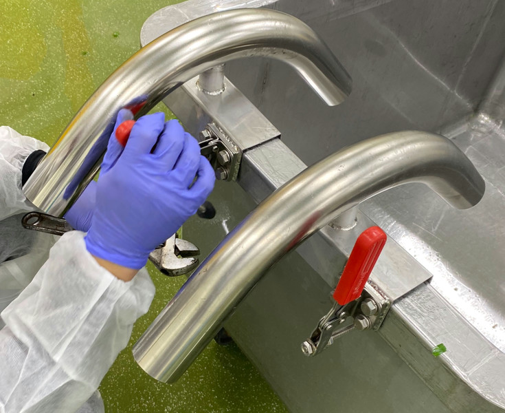 ホース支持部品製作