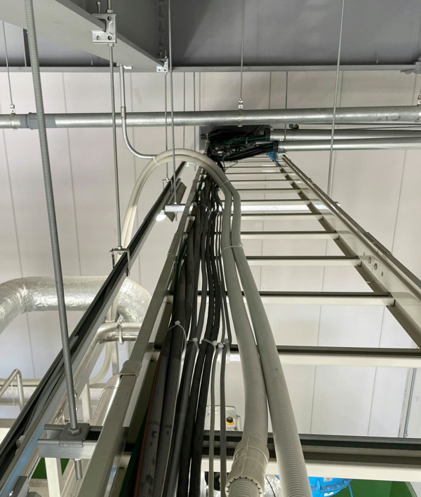 電気・エアー配管設置