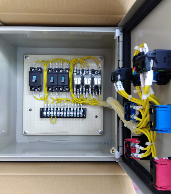制御盤製作・内部