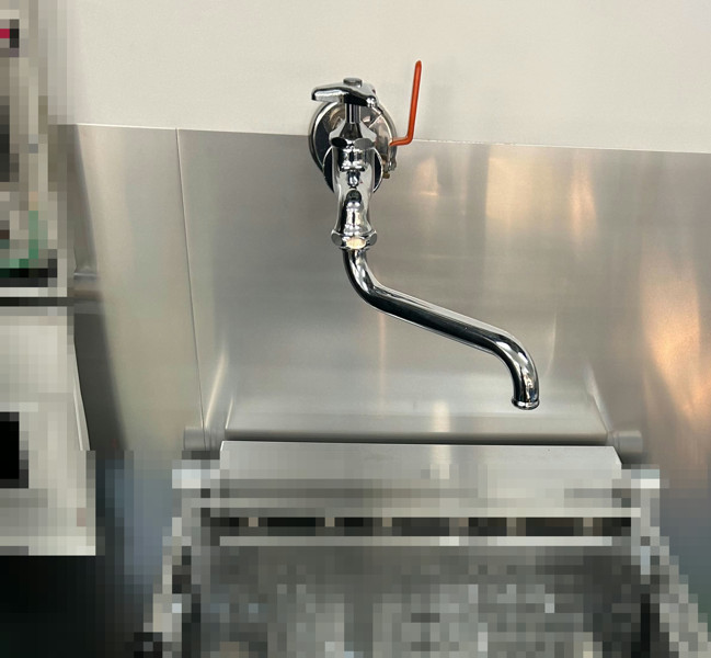 配管作業、バルブ設置