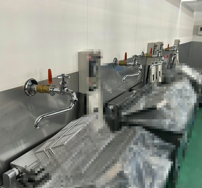 配管作業、バルブ設置