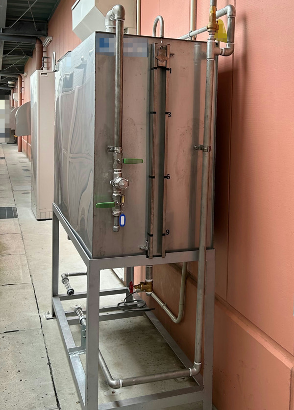 油タンク設置、配管接続