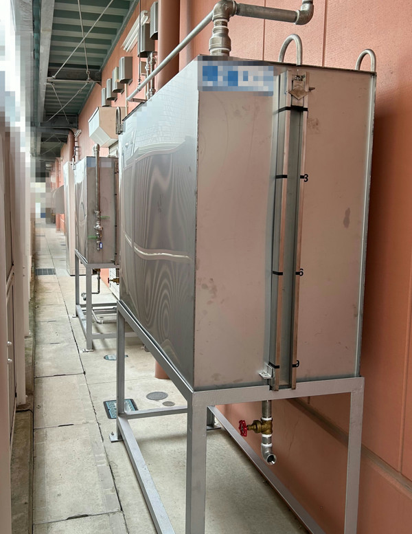 油タンク設置、配管接続